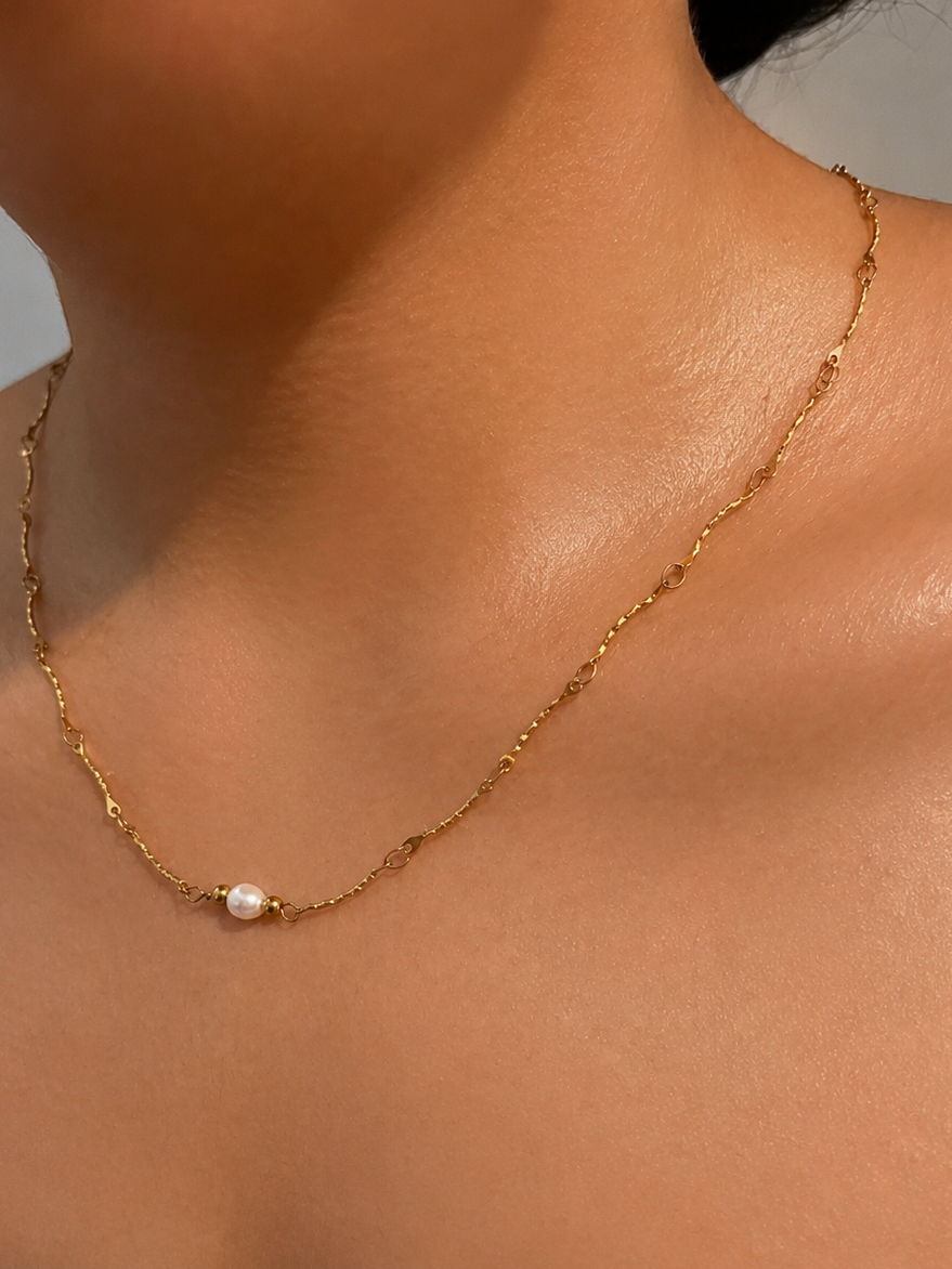 Waves White Pearl Necklace