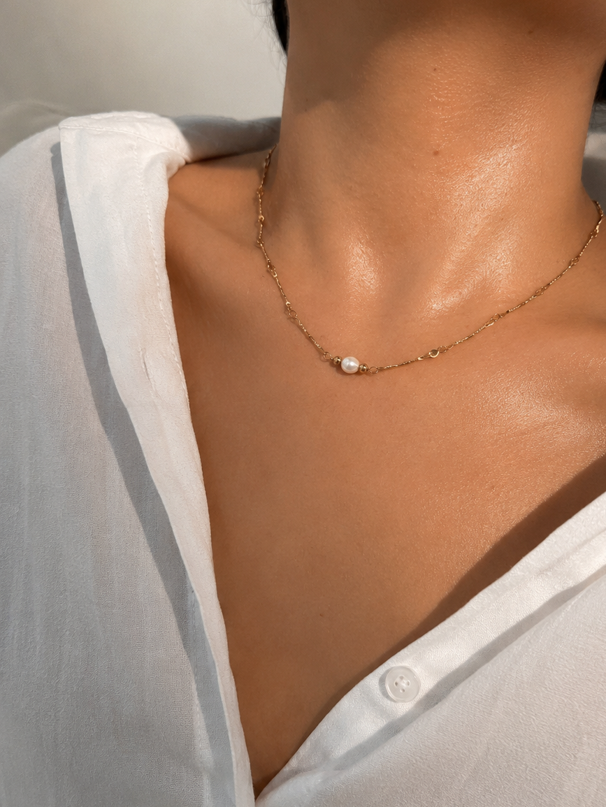 Waves White Pearl Necklace