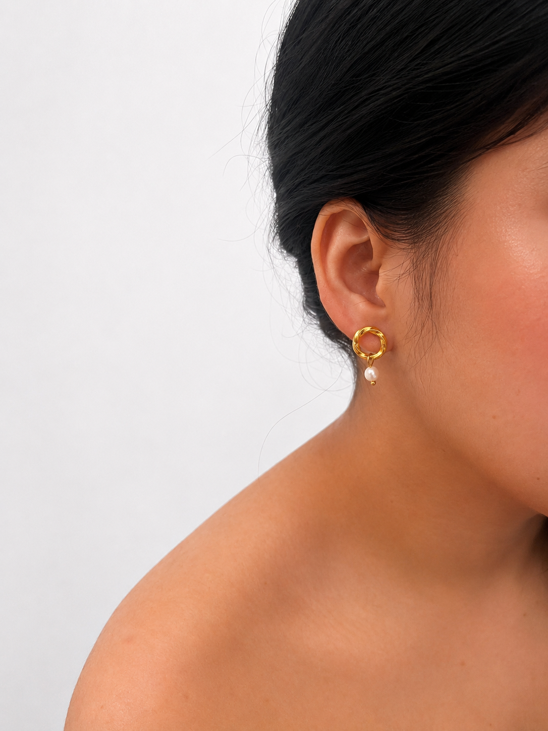 Circle Pearl Stud Earrings