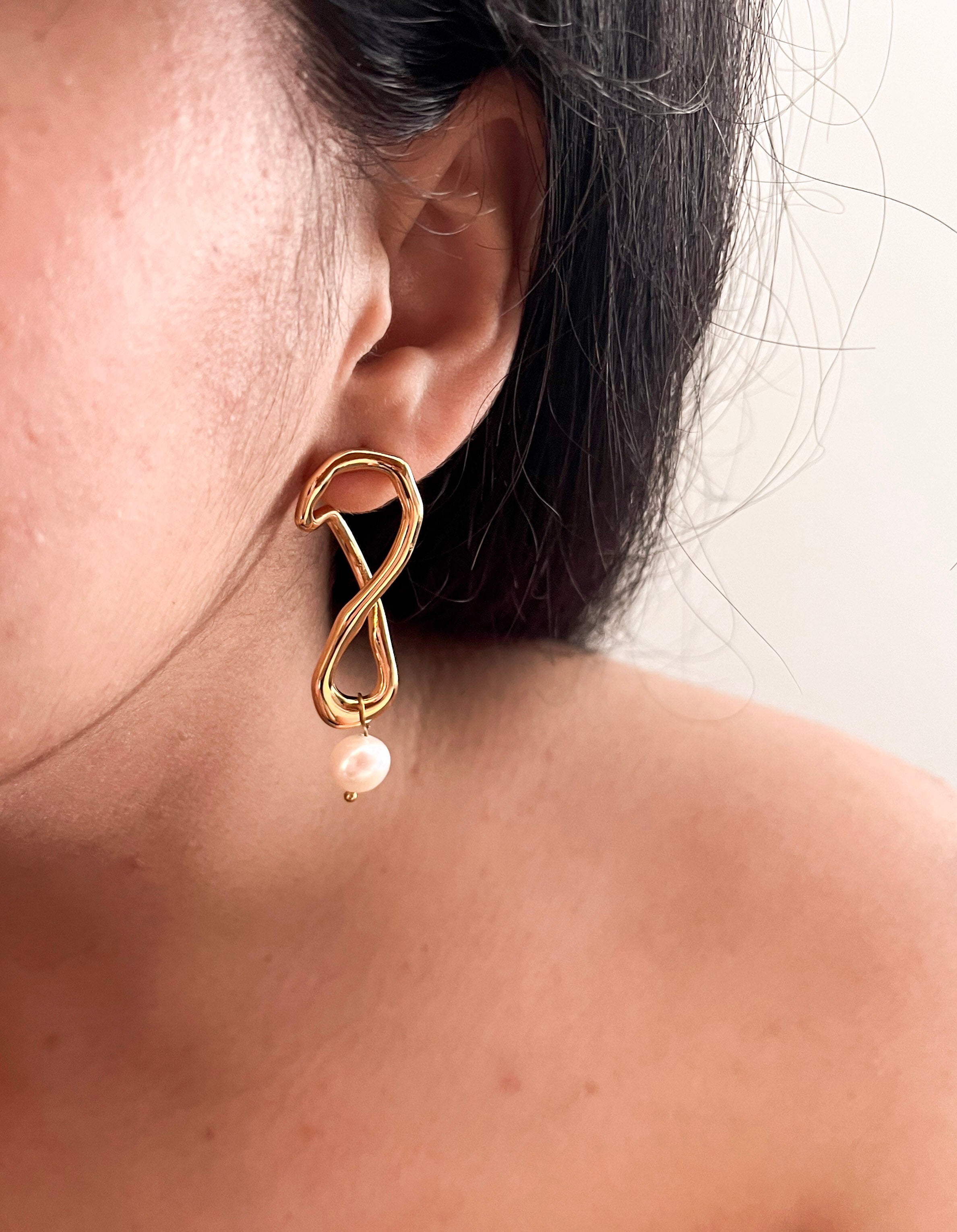 Knot Keshi Pearl Drop Earrings