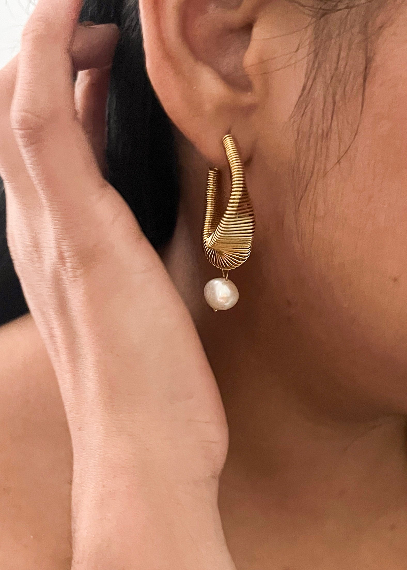 Coiled Demi Hoop Keshi Pearl Earrings