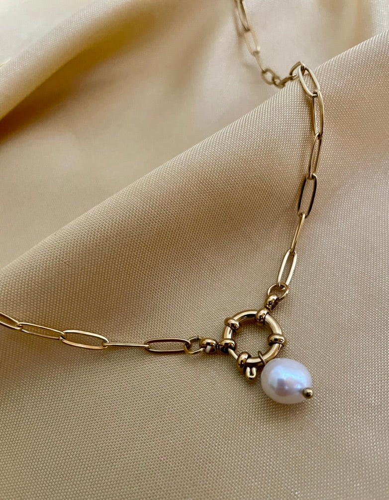 gold paperclip chain necklace featuring a lustrous white baroque pearl pendant and a circular front toggle clasp